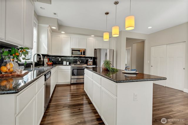 14925 Benton Loop, Sumner, WA 98390