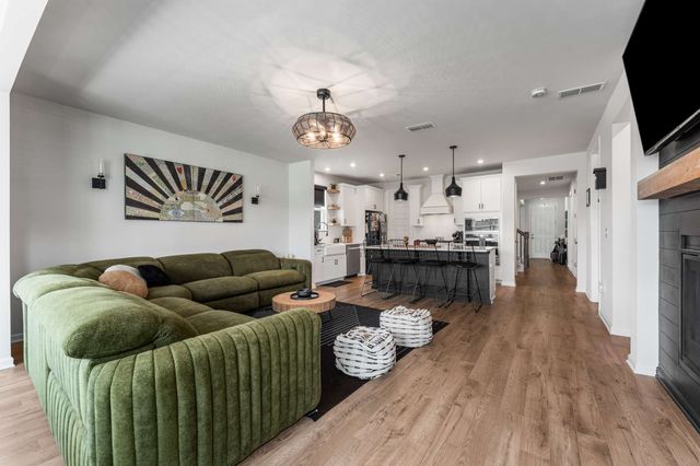 807 Cawthorn Ln, Mount Juliet, TN 37122