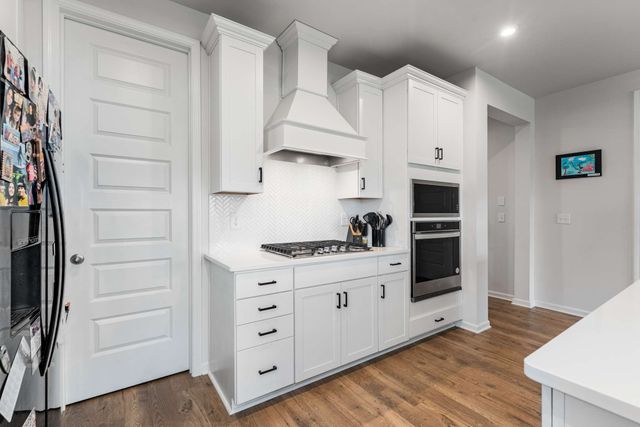 807 Cawthorn Ln, Mount Juliet, TN 37122