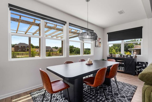 807 Cawthorn Ln, Mount Juliet, TN 37122