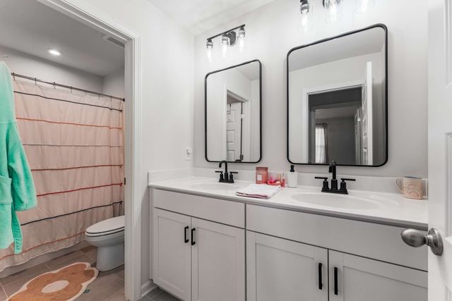 807 Cawthorn Ln, Mount Juliet, TN 37122