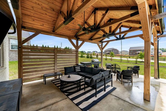 807 Cawthorn Ln, Mount Juliet, TN 37122