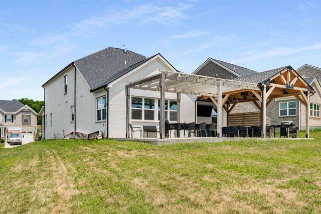 807 Cawthorn Ln, Mount Juliet, TN 37122