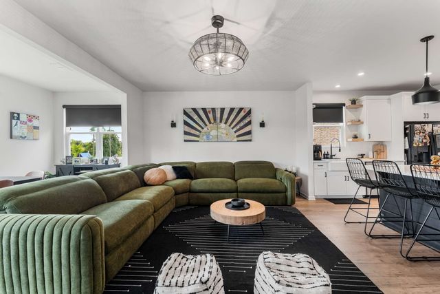 807 Cawthorn Ln, Mount Juliet, TN 37122