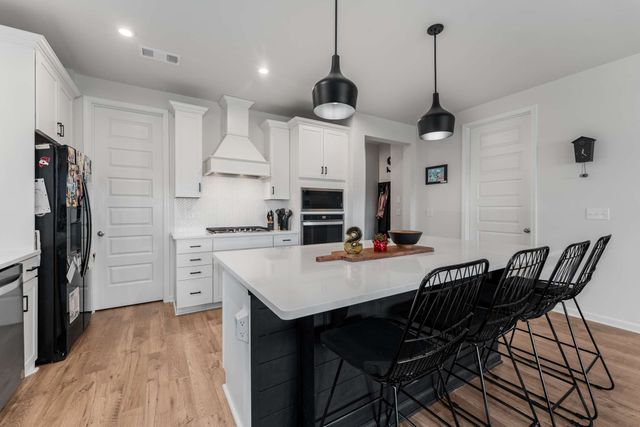 807 Cawthorn Ln, Mount Juliet, TN 37122