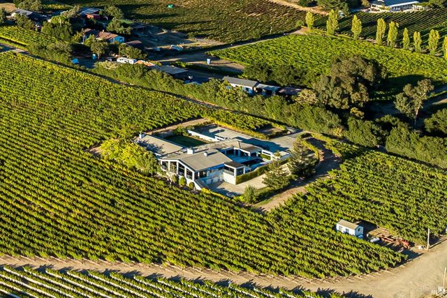 1095 Hardman Ave, Napa, CA 94558