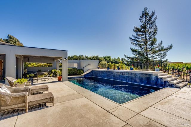 1095 Hardman Ave, Napa, CA 94558