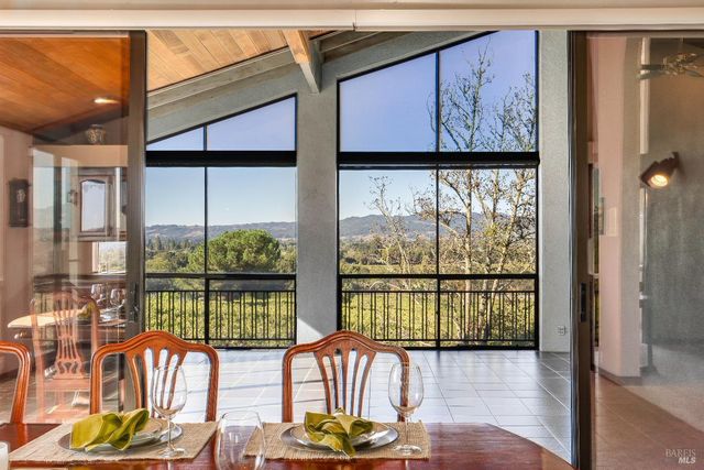 1095 Hardman Ave, Napa, CA 94558