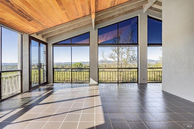 1095 Hardman Ave, Napa, CA 94558