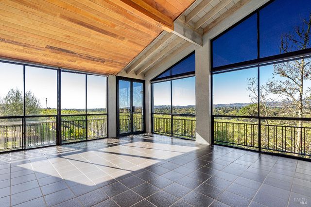 1095 Hardman Ave, Napa, CA 94558