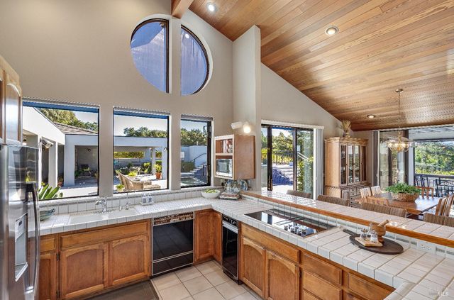 1095 Hardman Ave, Napa, CA 94558