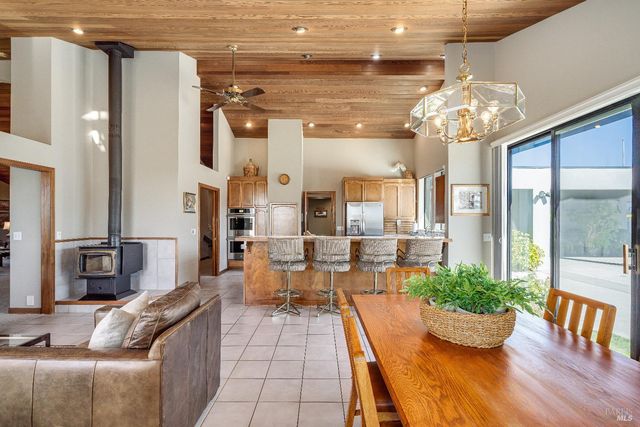 1095 Hardman Ave, Napa, CA 94558