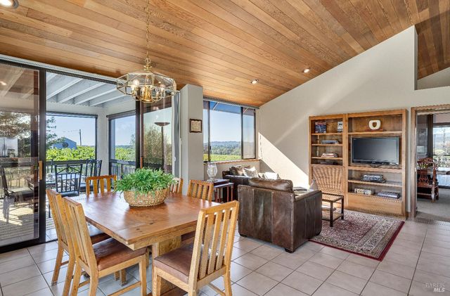 1095 Hardman Ave, Napa, CA 94558