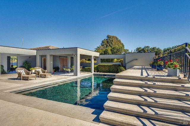 1095 Hardman Ave, Napa, CA 94558