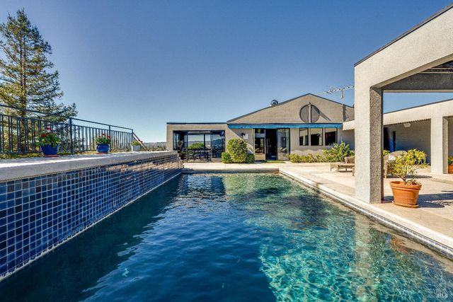 1095 Hardman Ave, Napa, CA 94558