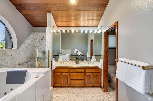 1095 Hardman Ave, Napa, CA 94558