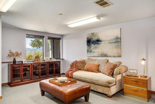 1095 Hardman Ave, Napa, CA 94558