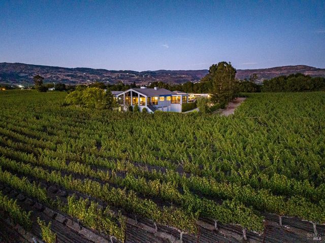 1095 Hardman Ave, Napa, CA 94558