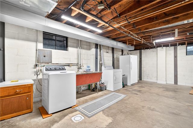 1211 Trent Dr, Unity Twp, PA 15650