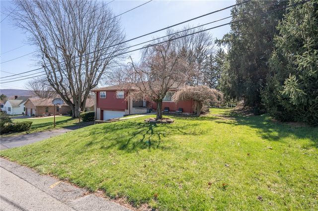 1211 Trent Dr, Unity Twp, PA 15650