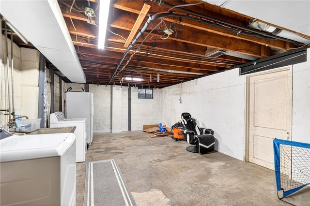 1211 Trent Dr, Unity Twp, PA 15650