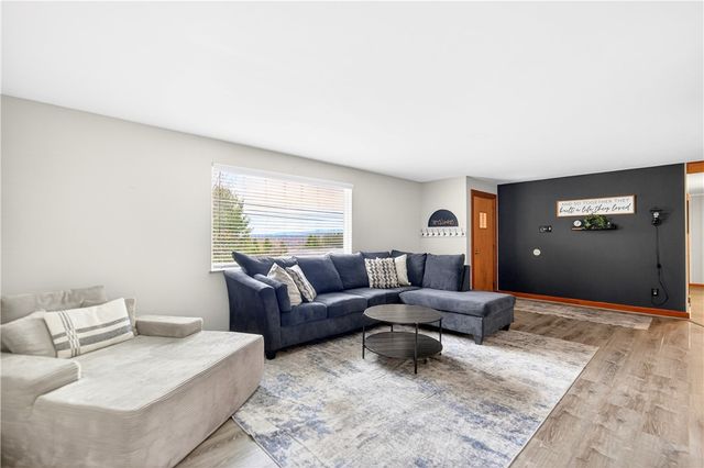 1211 Trent Dr, Unity Twp, PA 15650