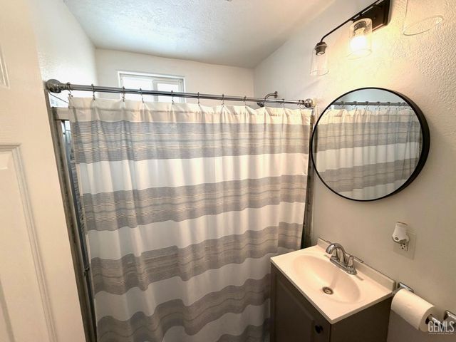 541 Stephens Drive, Bakersfield, CA 93304