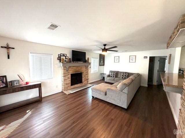 541 Stephens Drive, Bakersfield, CA 93304