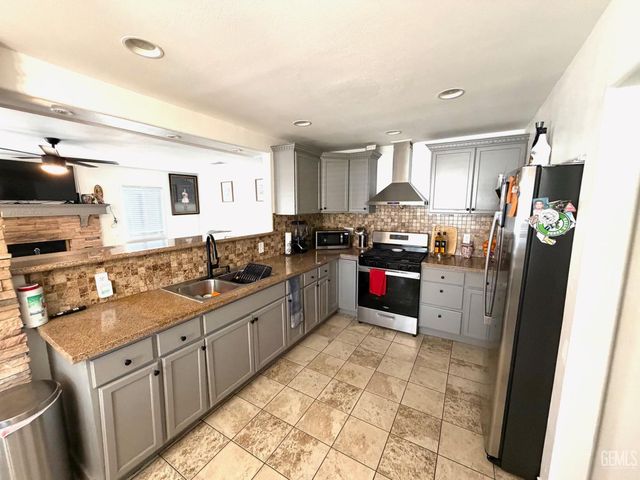 541 Stephens Drive, Bakersfield, CA 93304