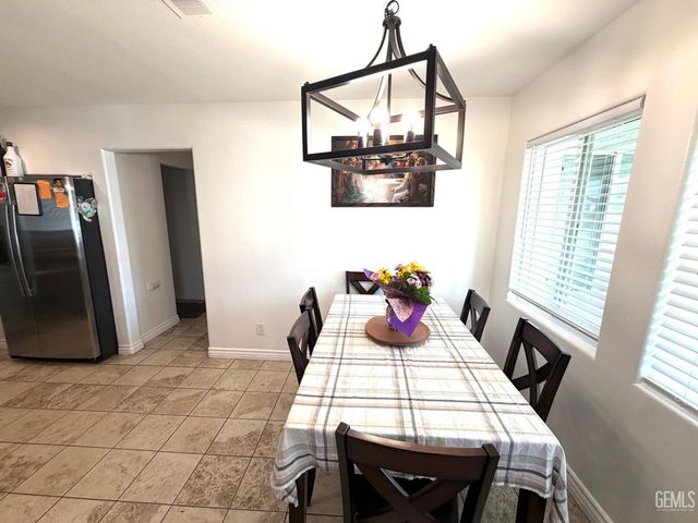 541 Stephens Drive, Bakersfield, CA 93304