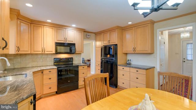 7 BROADALE CT, Doylestown, PA 18901