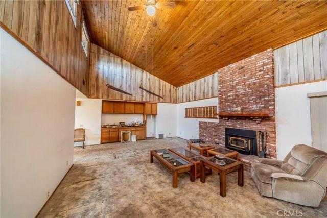 6474 Macapa, Phelan, CA 92371