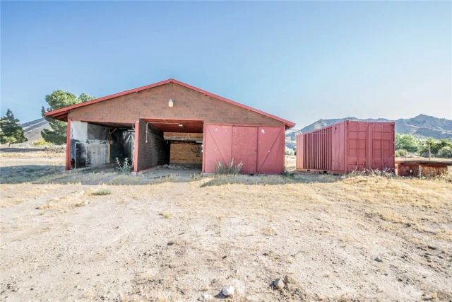 6474 Macapa, Phelan, CA 92371