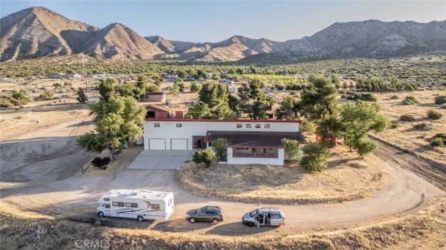 6474 Macapa, Phelan, CA 92371