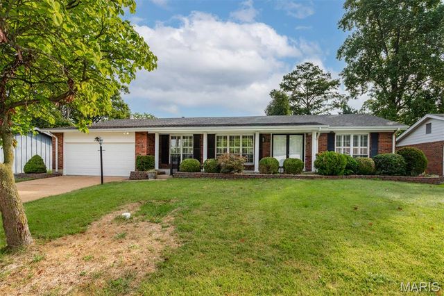 4126 Concord Oaks Drive, St Louis, MO 63128