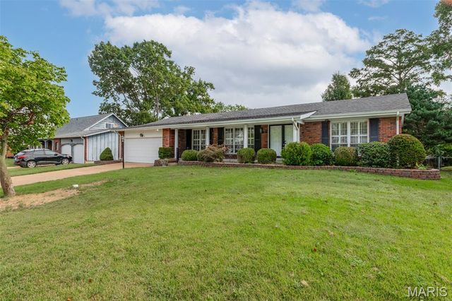 4126 Concord Oaks Drive, St Louis, MO 63128