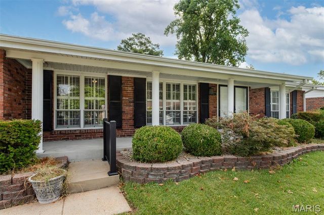 4126 Concord Oaks Drive, St Louis, MO 63128