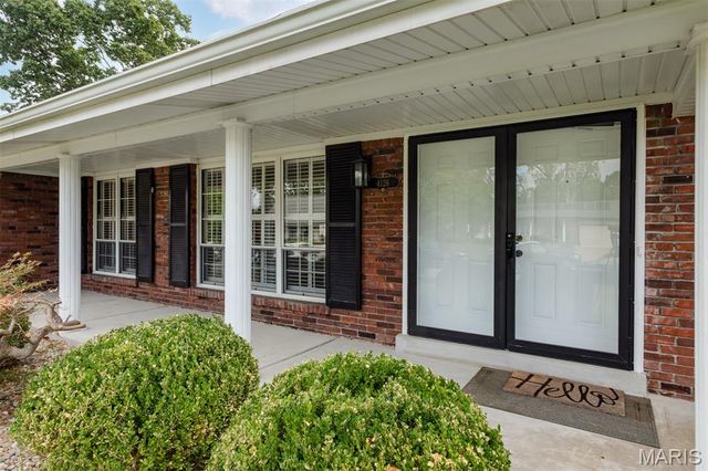 4126 Concord Oaks Drive, St Louis, MO 63128