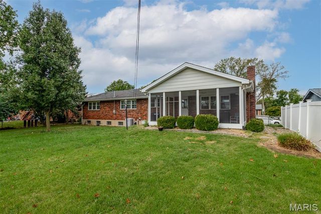 4126 Concord Oaks Drive, St Louis, MO 63128
