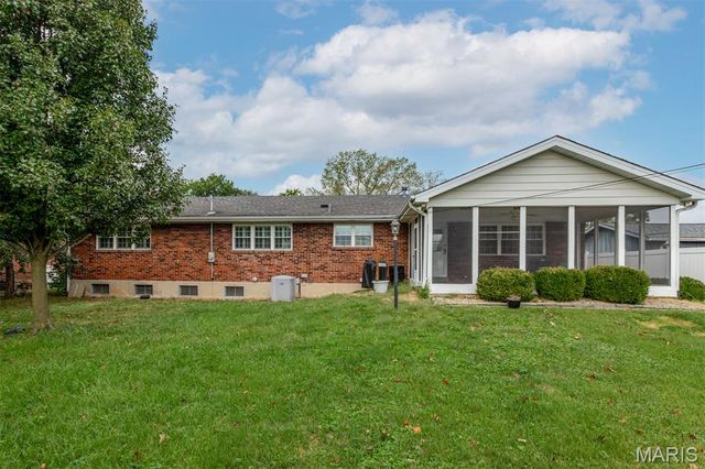 4126 Concord Oaks Drive, St Louis, MO 63128