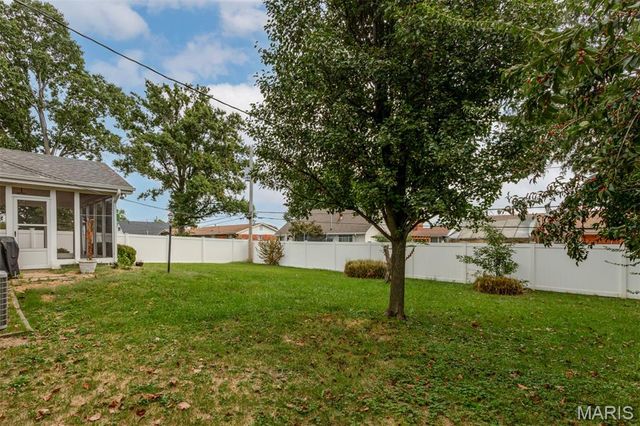 4126 Concord Oaks Drive, St Louis, MO 63128