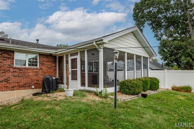 4126 Concord Oaks Drive, St Louis, MO 63128