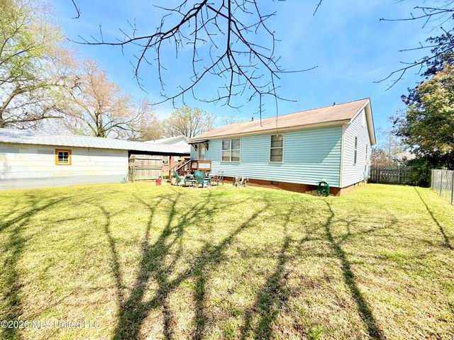 2221 Long Street, Grenada, MS 38901