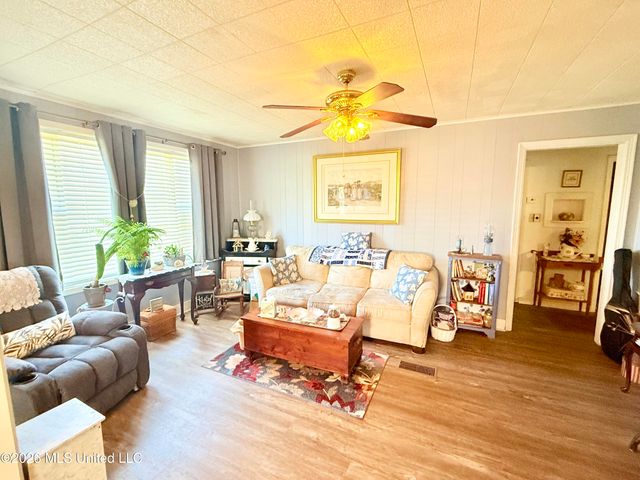 2221 Long Street, Grenada, MS 38901