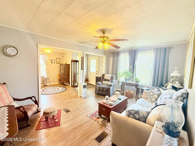 2221 Long Street, Grenada, MS 38901