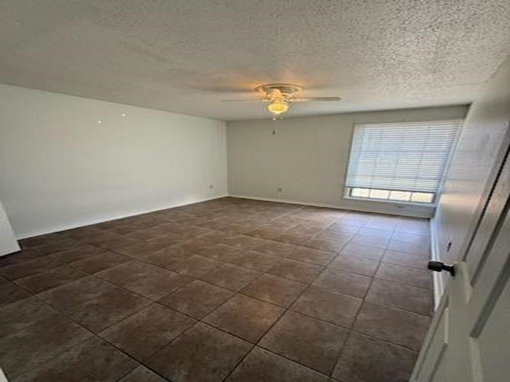 151 N Belvedere Blvd Apt 24, Memphis, TN 38104