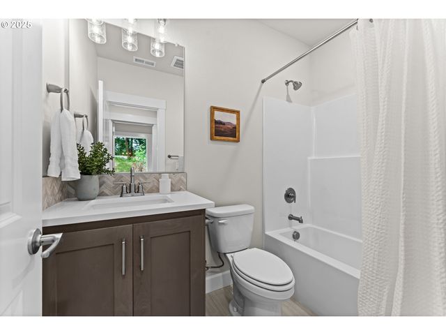 16401 Sw Cambridge Ln, Durham, OR 97224