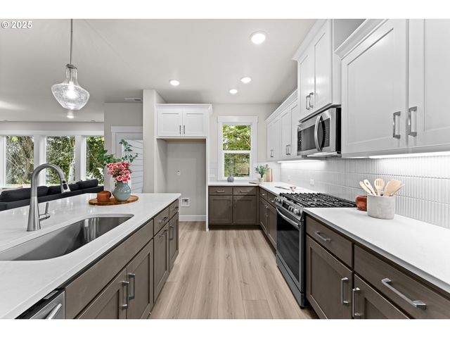 16401 Sw Cambridge Ln, Durham, OR 97224