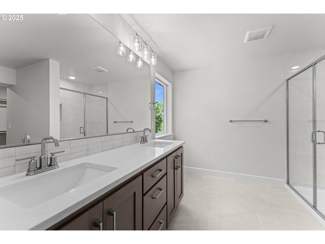 16401 Sw Cambridge Ln, Durham, OR 97224