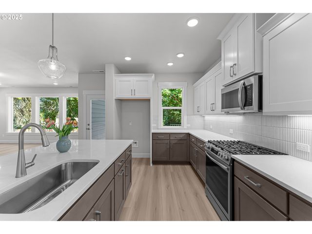 16401 Sw Cambridge Ln, Durham, OR 97224